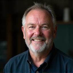 Portrett av Svein Hansen, spesialist på Larvikitt-benkeplater hos Larvikitt Design